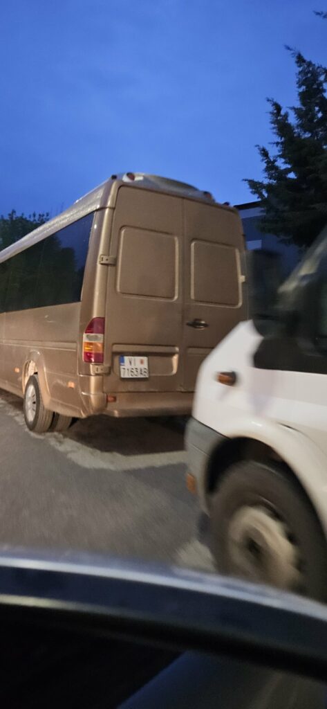 (Фото/Видео) Автобуси од цела Македонија на митингот на ВМРО-ДПМНЕ во Охрид