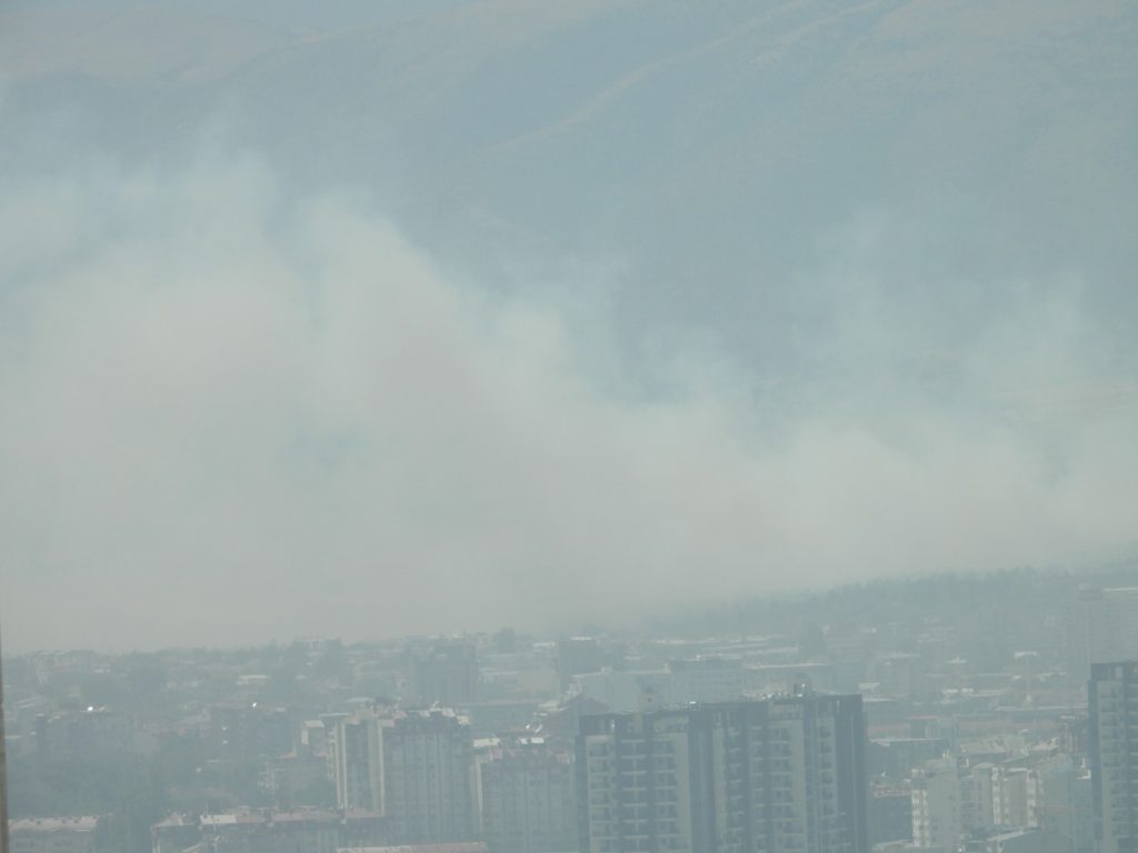 (Видео) Гори западниот излез на Скопје, Ѓорче прекриено со чад