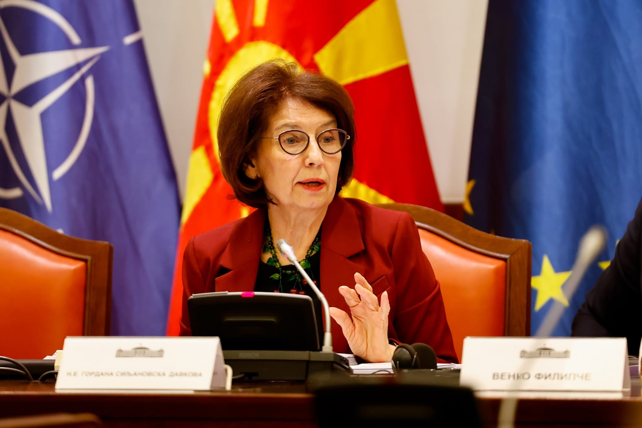 Претседателката Сиљановска-Давкова на Самитот на ПСЈИЕ во Софија, на маргините билатерална средба со Јотова  