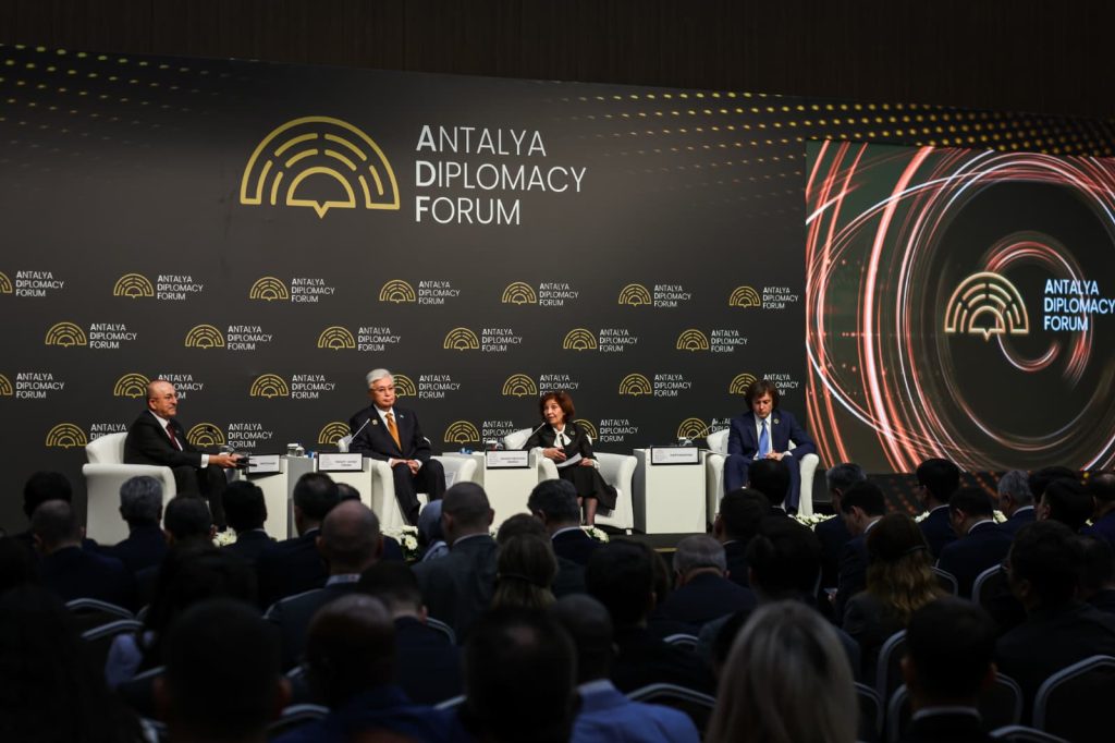 Сиљановска-Давкова: Потребна е превентивна, наместо реактивна дипломатија