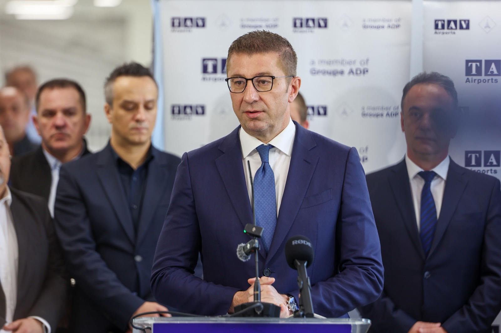 Мицкоски: Политички глодари се ситат на здравствената состојба на Лукровски
