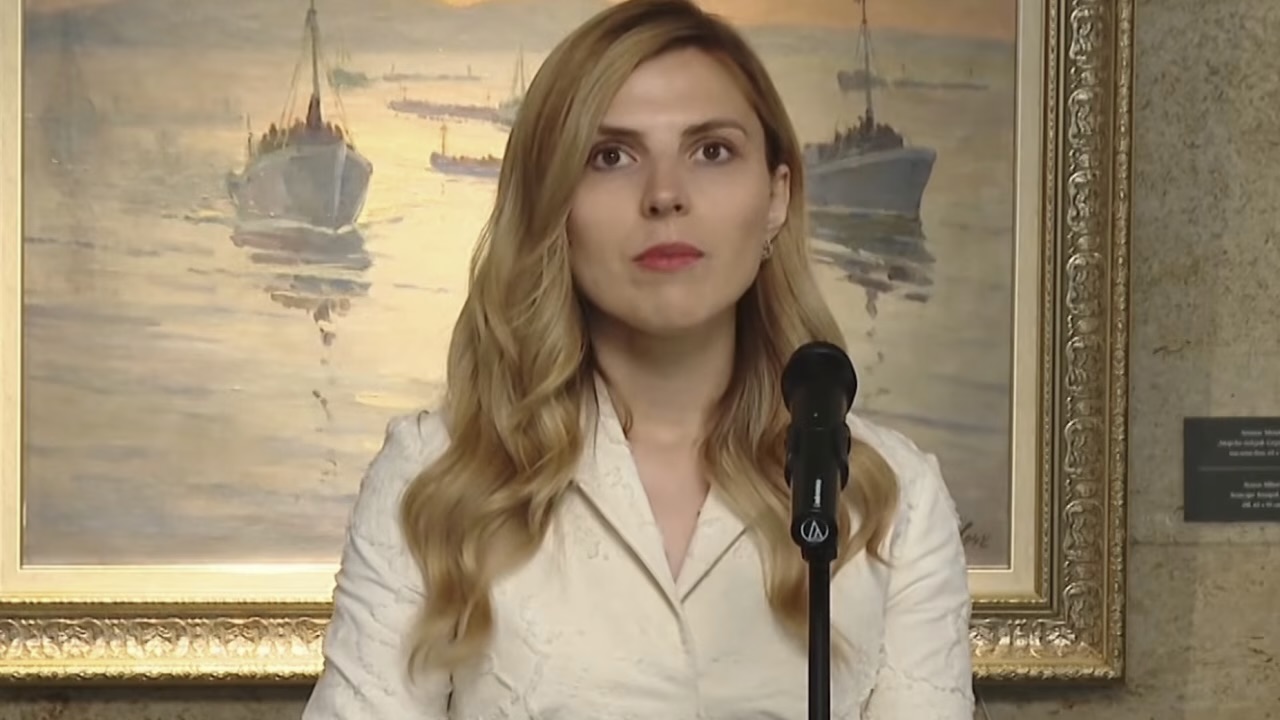 Бугарската министерка од Брисел: Без уставни измени нема напредок за Македонија