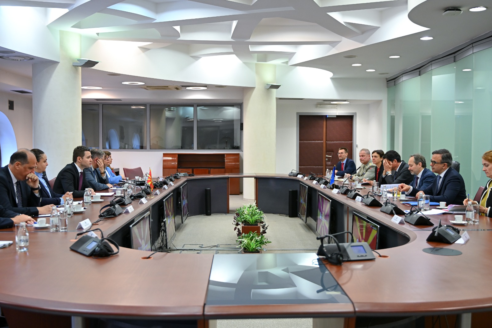 Средба на министерот Муцунски со висока делегација од Европската служба за надворешно дејствување