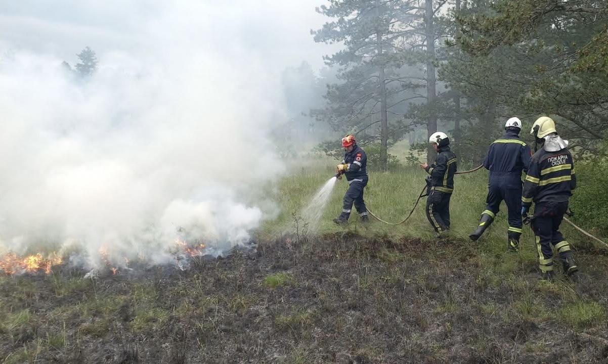 ДЗС бара поранешни полицајци, војници и пожарникари за гаснење пожари – плата до 2.150 евра за три месеци