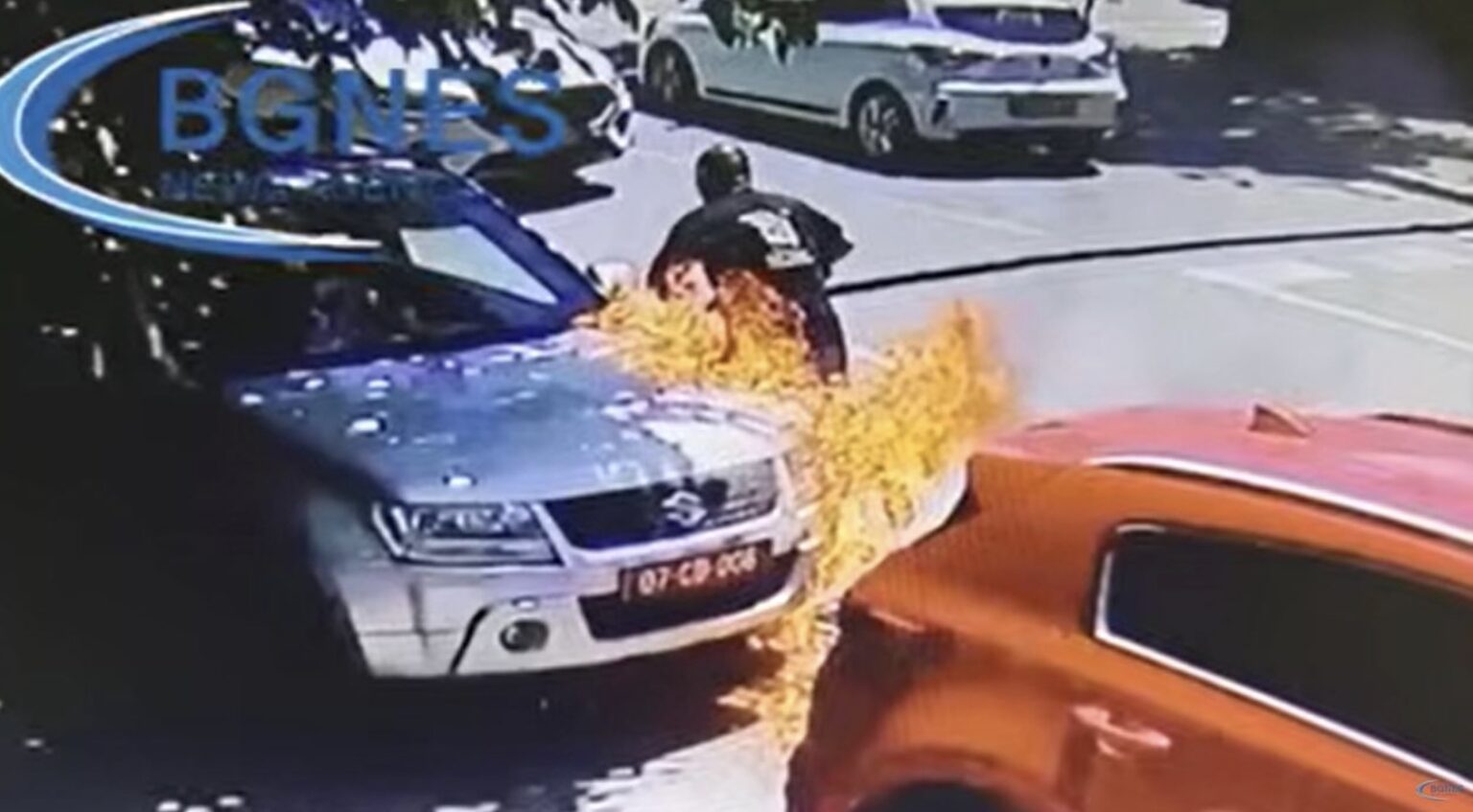 (Видео) Еве како беа запалени автомобилите на бугарската амбасада