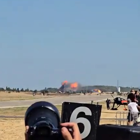 Ф-4 Фантом се урна пред стотици гледачи во Грција, пилотите се водат како исчезнати