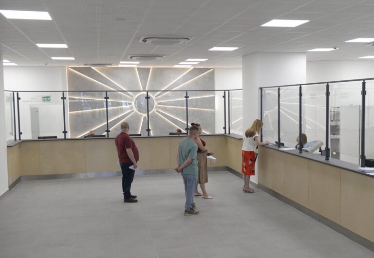 Изменето работното време на шалтерот за издавање одобренија за патување на деца