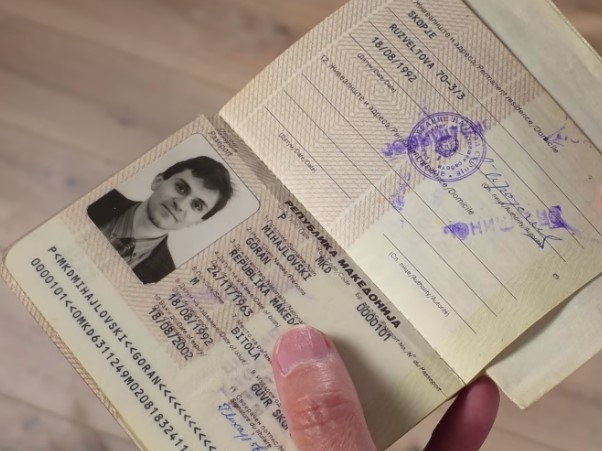 Приказната за првите македонски пасоши – Глигоров го добил пасошот 001, Михајловски 101